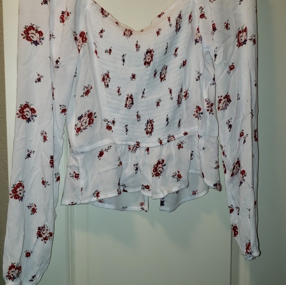 New Hollister Blouse - Picture 3 of 3